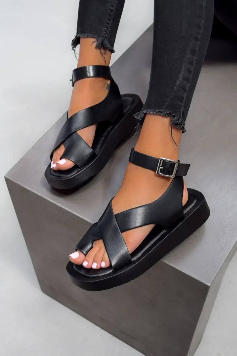 Arlene | Women’s Sandals With Cross-Strap And Ankle Buckle | Gladiator