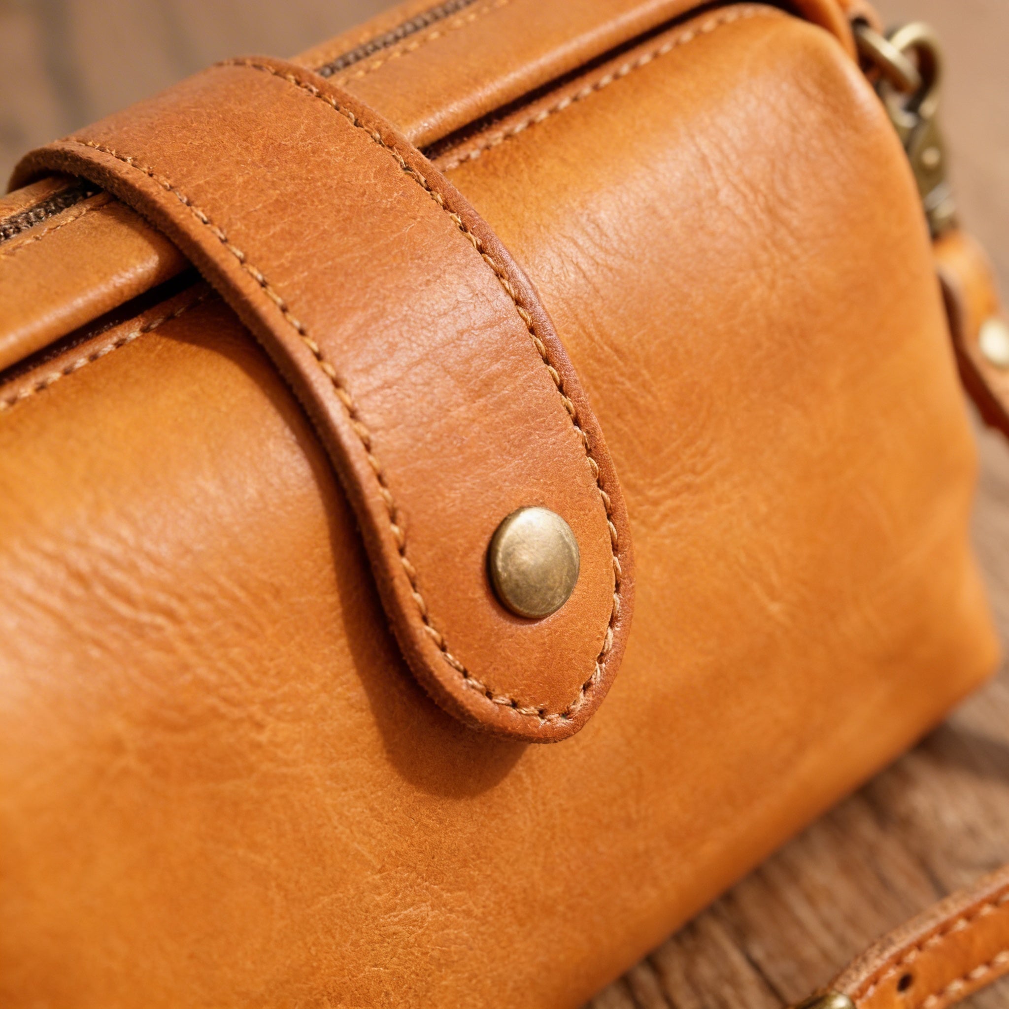 Lily | Women’s Crossbody Bag With Snap Closure And Compact Shape | Everyday