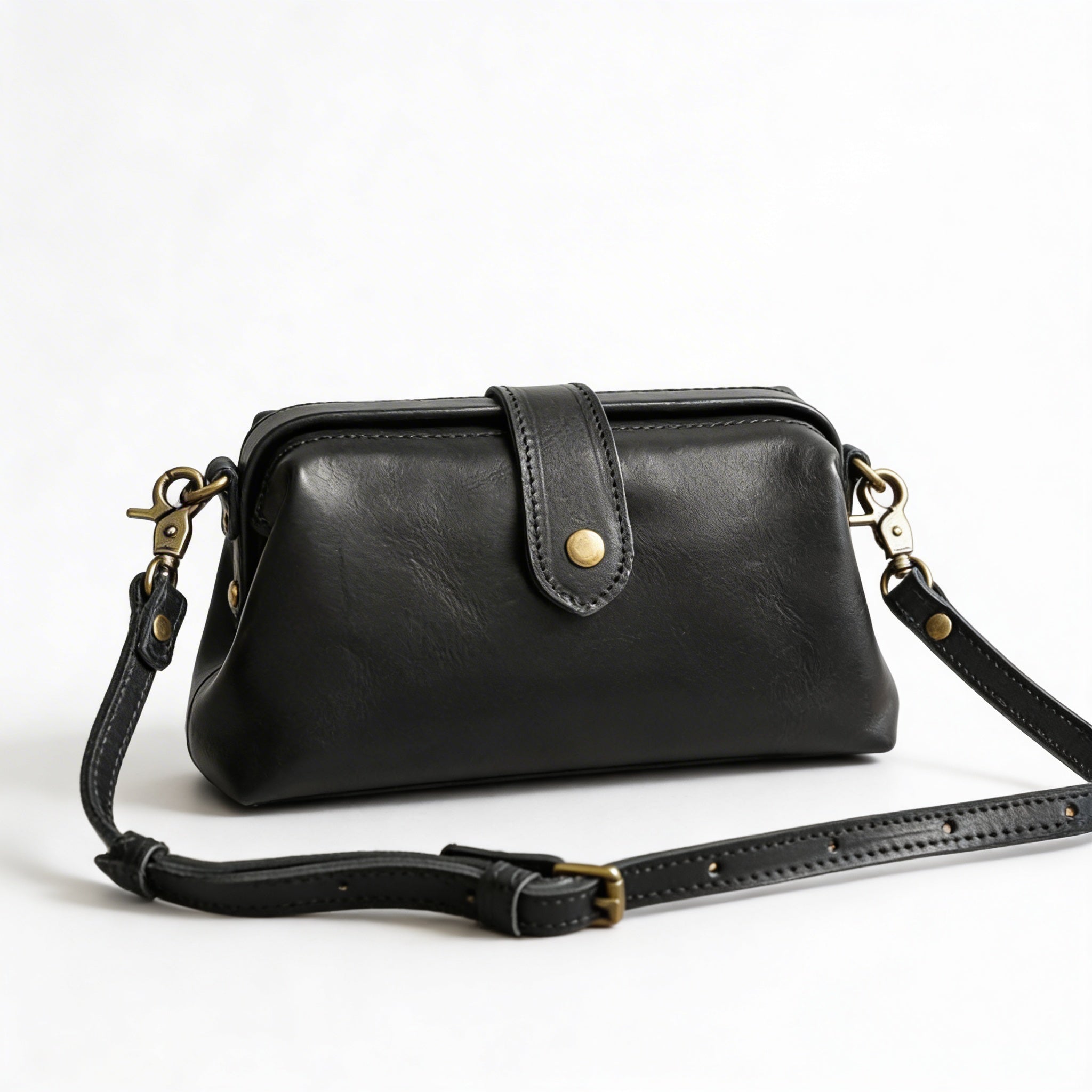 Lily | Women’s Crossbody Bag With Snap Closure And Compact Shape | Everyday