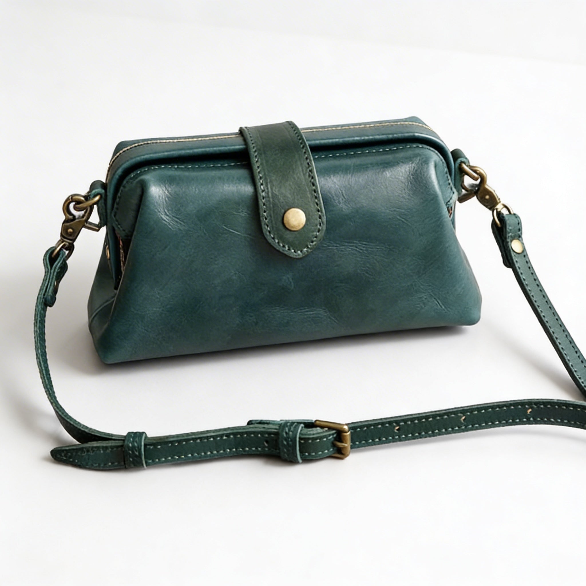 Lily | Women’s Crossbody Bag With Snap Closure And Compact Shape | Everyday