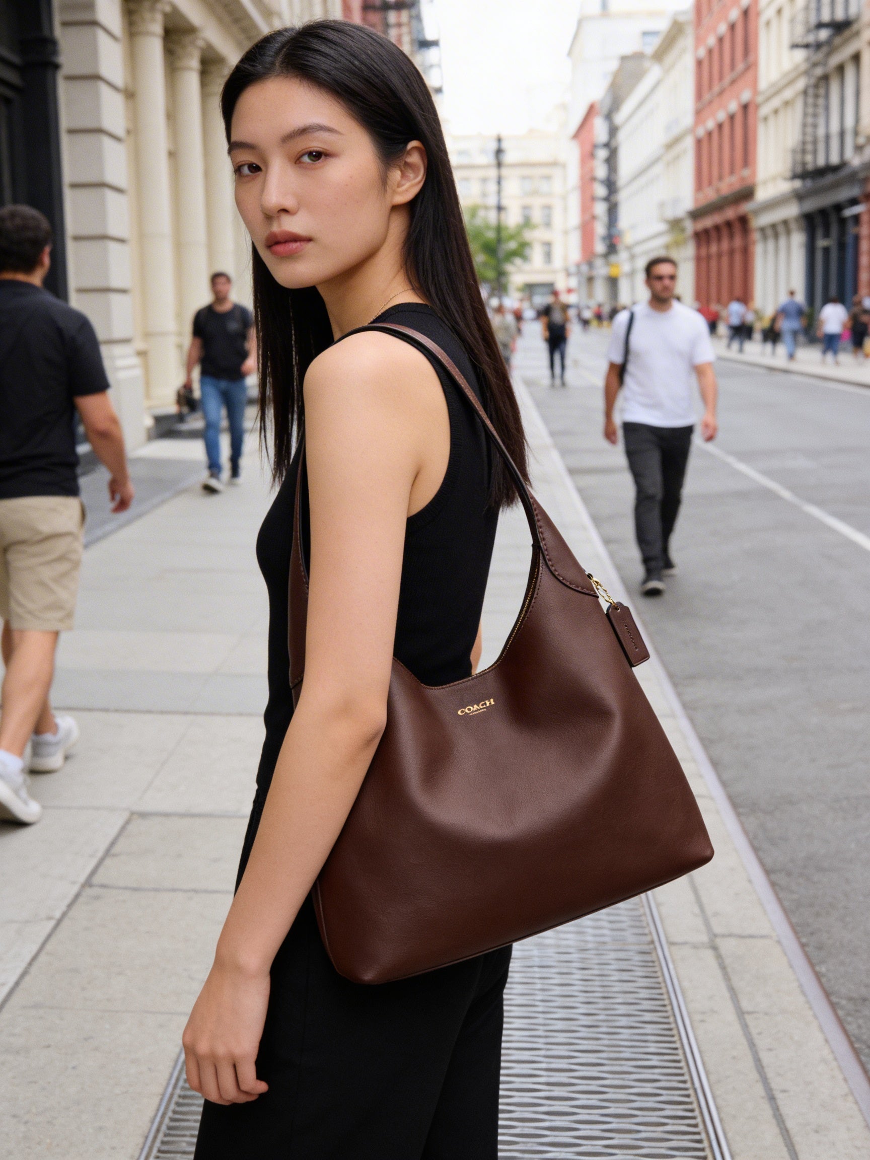 Olivia | Women’s Leather Shoulder Bag With Gold Hardware And Structured Body | Elegant